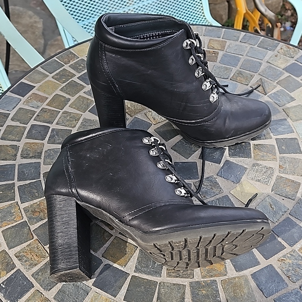 White Mountain Bootie Women Size 9 with 3 Inch Heels
